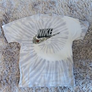 Nike T-shirt (Size M)